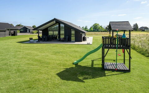 Thalie - 400M from the Sea: Blå, Busk, Sommerhus, Bunddække, Have, Estate, Skygge, Landscaping, Stuehus, Eco Hotel