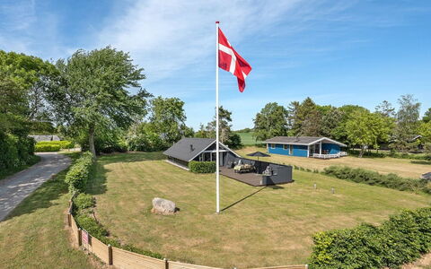 Herbert - 1Km from the Sea: Arkitektur, Tag, Hjem, Kompositmateriale, Dagslys, Sidespor, Indkørsel