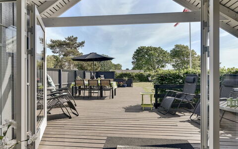 Herbert - 1Km from the Sea: Arkitektur, Tag, Hjem, Kompositmateriale, Dagslys, Sidespor, Indkørsel