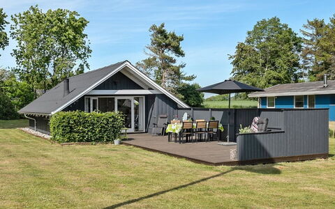 Herbert - 1Km from the Sea: Arkitektur, Tag, Hjem, Kompositmateriale, Dagslys, Sidespor, Indkørsel