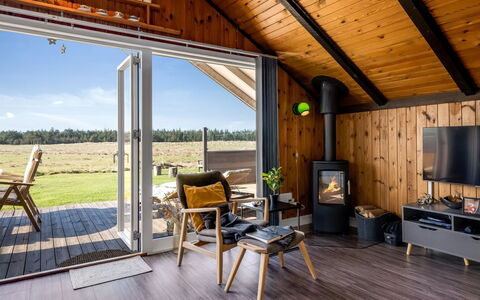Agnesa - 1.5Km from the Sea: Træ, Hjem, Sommerhus, Loft, Veranda, Sidespor, Bjælkehytte, Garden Bygninger, Hårdttræ, Stol