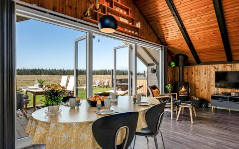 Agnesa - 1.5Km from the Sea: Træ, Hjem, Sommerhus, Sidespor, Loft, Lysarmatur, Garden Bygninger, Stol, Veranda, Køkken & Spisebord