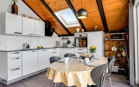 Agnesa - 1.5Km from the Sea: Køkken, Træ, Indretning, Countertop, Møbel, Gulvbelægning, Loft, Større Bandage, Køkken Apparat, Etage