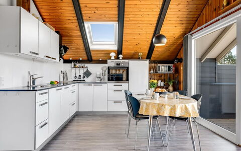 Agnesa - 1.5Km from the Sea: Køkken, Indretning, Loft, Større Bandage, Countertop, Stol, Køkken Apparat, Køkken & Spisebord, Husholdningsapparat, Cabinetry
