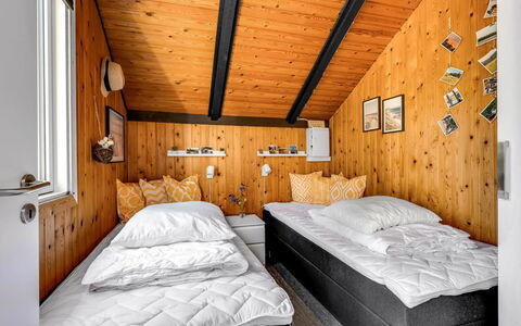 Agnesa - 1.5Km from the Sea: Soveværelse, Seng, Træ, Sengetøj, Sengetøj, Indretning, Bed Frame, Etage, Loft, Værelse