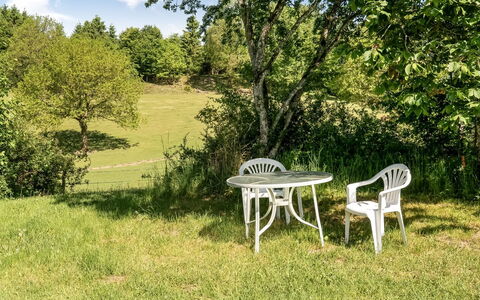 Elisabetha - 16Km from the Sea: Træ, Græs, Grøn, Møbel, Græs-, Busk, Sommer, Have, Udendørs Møbler, Land Lot