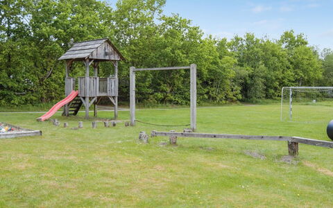 Hailka: Græs, Offentlige Rum, Legepladsudstyr, Land Lot, Almindeligt, Legetøjsrutsjebane, Lawn, Chute, Have, Parkere