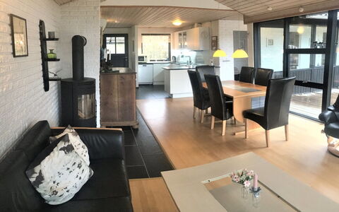 Wilmer - 40Km from the Sea: Tag, Hjem, Dør, Sommerhus, Skygge, Sidespor, Gård, Estate, Backyard