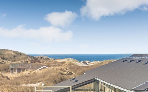 Ritha - 350M from the Sea: Træ, Tag, Arkitektur, Hjem, Hus, Sommerhus, Sidespor, Hårdttræ, Hældning, Estate