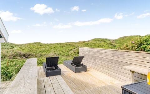 Rauli - 50M from the Sea: Træ, Trægulve, Hårdttræ, Planke, Dæk, Boardwalk, Bejdse, Walkway, Veranda, Altan