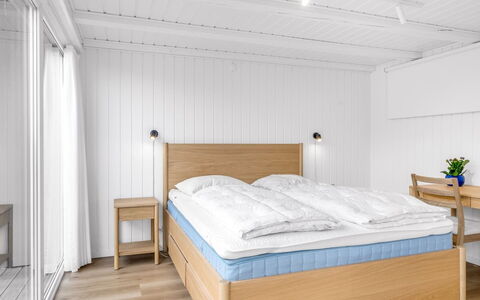 Rauli - 50M from the Sea: Træ, Etage, Gulvbelægning, Soveværelse, Indretning, Seng, Møbel, Værelse, Sengetøj, Sengetøj