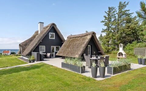 Aranja - 300M to the Fjord: Hus, Tag, Hjem, Sommerhus, Busk, Bunddække, Estate, Stuehus, Sidespor, Garden Bygninger
