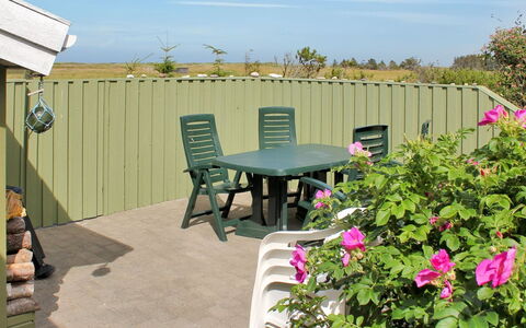 Annick - 300M from the Sea: Blå, Busk, Sommerhus, Bunddække, Have, Estate, Skygge, Landscaping, Stuehus, Eco Hotel