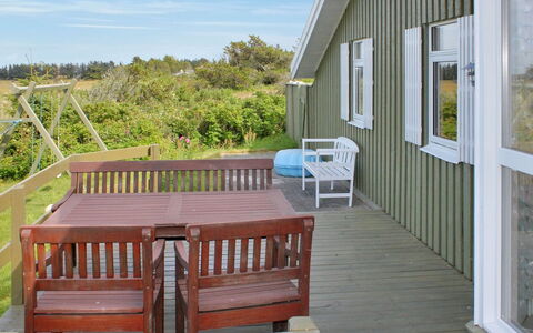 Annick - 300M from the Sea: Blå, Busk, Sommerhus, Bunddække, Have, Estate, Skygge, Landscaping, Stuehus, Eco Hotel
