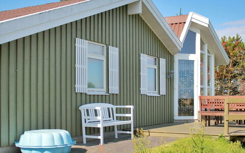 Annick - 300M from the Sea: Blå, Busk, Sommerhus, Bunddække, Have, Estate, Skygge, Landscaping, Stuehus, Eco Hotel