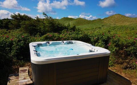 Ejvind - 100M from the Sea: Hav, Jacuzzi, Kyst, Strand, Badekar, Cumulus, Tropics, Meteorologisk Fænomen, Bugt