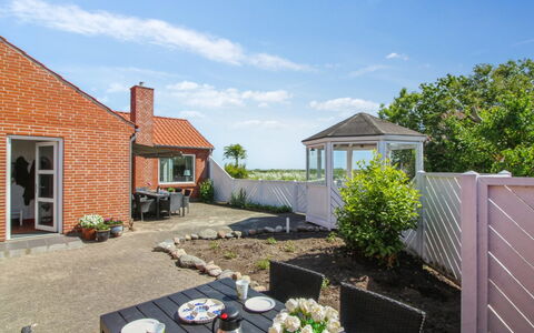 Kiersten - 5Km from the Sea: Boligområde, Tag, Forstad, Indkørsel, Estate, Skorsten