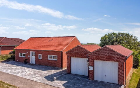 Kiersten - 5Km from the Sea: Boligområde, Tag, Forstad, Indkørsel, Estate, Skorsten