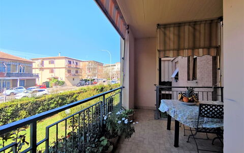Casa Maccianti: Bord, Plante, Sky, Himmel, Bygning, Ejendom, Bordservice, Stol, Indretning, Udendørs Møbler