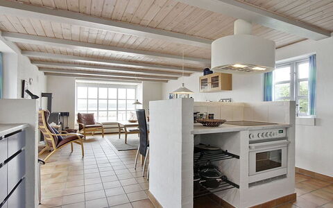 Pauliina - 10M to the Fjord: Møbel, Gulvbelægning, Indretning, Etage, Køkken, Loft, Træ, Stol, Countertop, Cabinetry