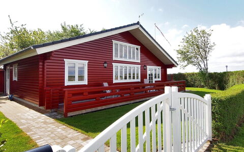 Salme - 100M from the Sea: Blå, Busk, Sommerhus, Bunddække, Have, Estate, Skygge, Landscaping, Stuehus, Eco Hotel