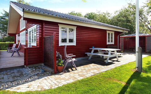 Salme - 100M from the Sea: Blå, Busk, Sommerhus, Bunddække, Have, Estate, Skygge, Landscaping, Stuehus, Eco Hotel