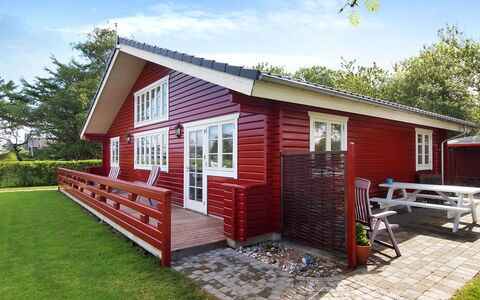 Salme - 100M from the Sea: Blå, Busk, Sommerhus, Bunddække, Have, Estate, Skygge, Landscaping, Stuehus, Eco Hotel