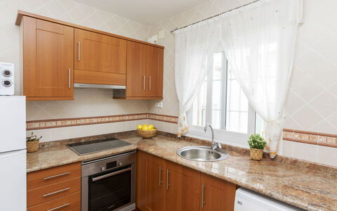 Peñismar Ii: Cabinetry, Countertop, Ejendom, Møbel, Håndvask, Træ, Indretning, Skuffe, Køkken, Komfur