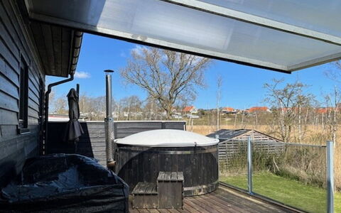 Thorlaf - 200M from the Sea: Lejlighed, Skygge, Altan, Stol, Hegn, Udendørs Møbler, Aluminium, Kunstgræs