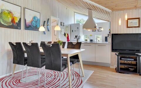 Aletha - 180M from the Sea: Tag, Hjem, Dør, Sommerhus, Skygge, Sidespor, Gård, Estate, Backyard