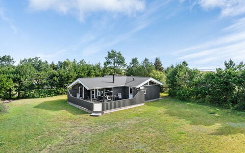 Aletha - 180M from the Sea: Tag, Hjem, Dør, Sommerhus, Skygge, Sidespor, Gård, Estate, Backyard