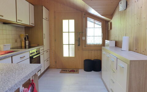 Chalet Vamika: Ejendom, Cabinetry, Møbel, Vindue, Træ, Indretning, Bygning, Arkitektur, Etage