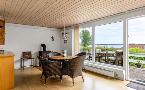 Tekla - 70M to the Fjord: Møbel, Gulvbelægning, Etage, Træ, Indretning, Trægulve, Loft, Stol, Bord, Hårdttræ