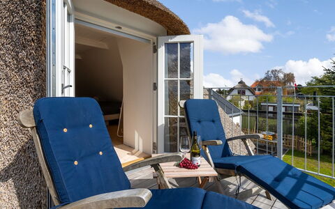 Gyril - 100M from the Sea: Møbel, Udendørs Møbler, Stol, Skygge, Altan, Udendørs Bord, Eco Hotel, Gårdhave, Ferie, Veranda