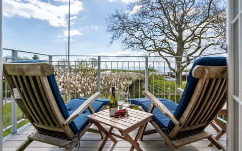 Gyril - 100M from the Sea: Møbel, Stol, Udendørs Møbler, Bord, Udendørs Bord, Dæk, Køkken & Spisebord, Altan, Veranda, Gårdhave
