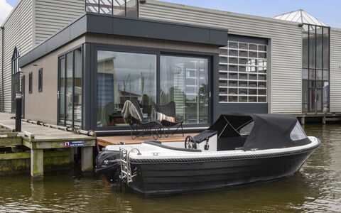 Harboursuite 2 Incl. Motorboot: Vand, Himmel, Båd, Sky, Daytime, Ejendom, Bygning, Køretøj, Arkitektur, Krop Af Vand