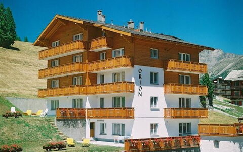 Haus Orion: Himmel, Plante, Vindue, Bygning, Urban Design, Kvarter, Boligområde, Fritid, Ejerlejlighed, Facade