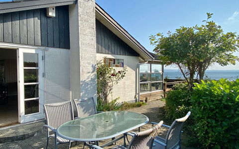 Frithger - 300M from the Sea: Hjem, Dør, Møbel, Sommerhus, Stol, Veranda, Skygge, Udendørs Møbler, Estate, Gård