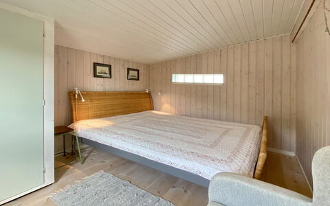 Frithger - 300M from the Sea: Svømmepøl, Udendørs Møbler, Møbel, Udvej, Flise, Eco Hotel, Skygge, Stol, Fritid, Estate