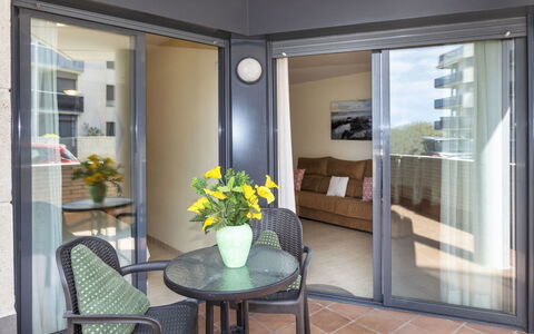 Balco del Port i: Vand, Sky, Himmel, Båd, Vandfartøjer, Køretøj, Plante, Træ, Krop Af Vand, Sø