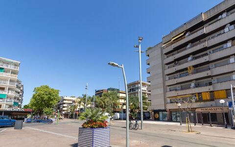Buigas Llum: Møbel, Indretning, Stol, Udendørs Møbler, Naturmateriale, Skygge, Udendørs Bord, Design, Restaurant, Køkken & Spisebord
