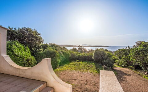 Villa Bruzzi: Himmel, Blå, Horisont, Busk, Sollys, Ocean, Landscaping, Kyst, Walkway