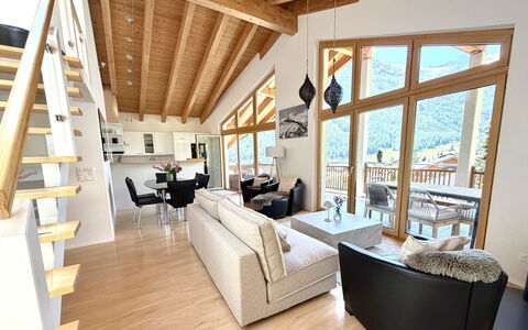 Penthouse Victoria'S Home im Haus Judith: Træ, Møbel, Indretning, Couch, Loft, Hjem, Gulvbelægning, Værelse, Stue, Etage