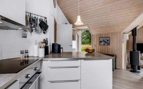 Annlis - 4Km from the Sea: Køkken, Træ, Countertop, Større Bandage, Køkken Apparat, Møbel, Loft, Indretning, Gulvbelægning, Husholdningsapparat
