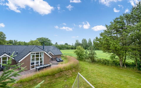 Annlis - 4Km from the Sea: Græs, Sommerhus, Hjem, Land Lot, Tag, Landdistrikt, Lawn, Bunddække, Have
