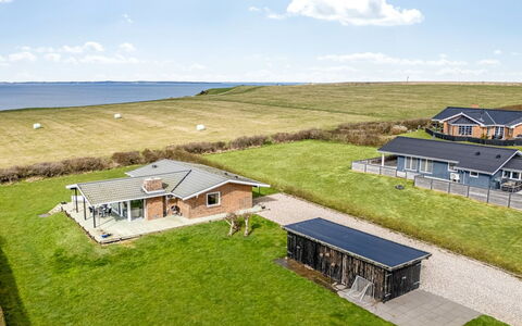 Kirsa - 200M to the Fjord: Tag, Hus, Land Lot, Hjem, Sommerhus, Estate, Garden Bygninger, Skygge, Bjælkehytte, Landscaping