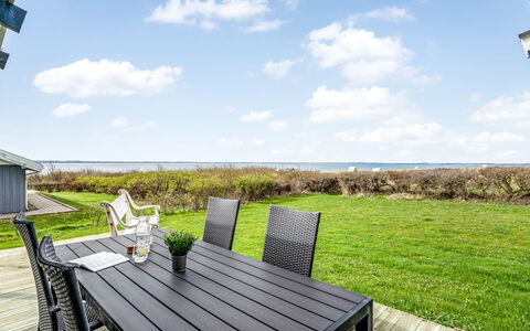 Kirsa - 200M to the Fjord: Tag, Hus, Land Lot, Hjem, Sommerhus, Estate, Garden Bygninger, Skygge, Bjælkehytte, Landscaping