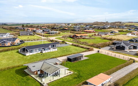 Kirsa - 200M to the Fjord: Tag, Hus, Land Lot, Hjem, Sommerhus, Estate, Garden Bygninger, Skygge, Bjælkehytte, Landscaping