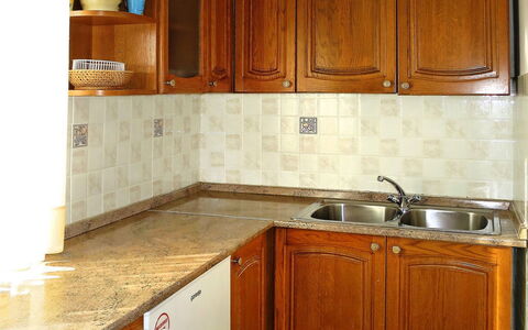 Pula Rakalj 129: Brun, Cabinetry, Countertop, Ejendom, Møbel, Hvid, Køkken, Skuffe, Træ, Bygning