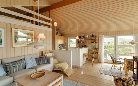 Eunike - 220M from the Sea: Træ, Indretning, Loft, Møbel, Gulvbelægning, Hjem, Etage, Værelse, Stue, Hårdttræ